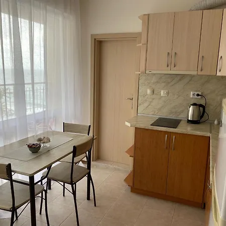 зора-обзор Apartman *
